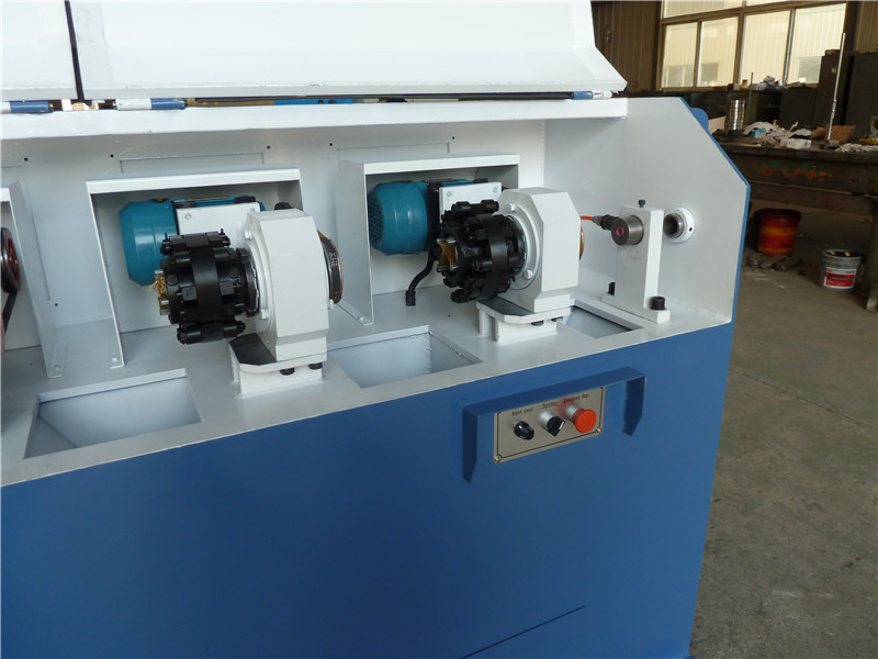 Roller descaling & Brushing machine: